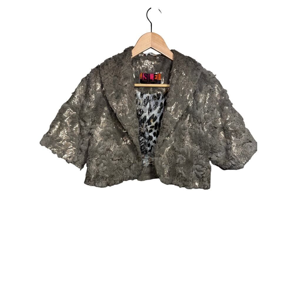 ISLE APPAREL Women's Cropped Short Sleeve Sequin Faux Fur Jacket Gray Size Small - Picture 5 of 11